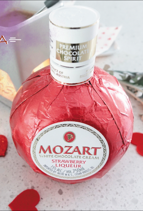 Ликер "Mozart" White Chocolate Cream Strawberry